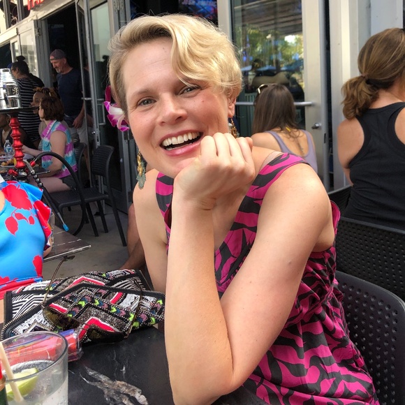Meet your Posher, Britt - Picture 1 of 1